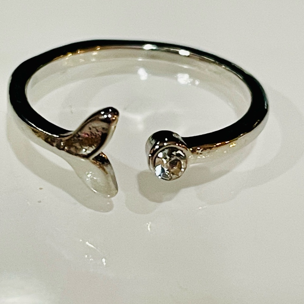 Ring. Adjustable. NIP. Rhinestone. - Picture 2 of 3